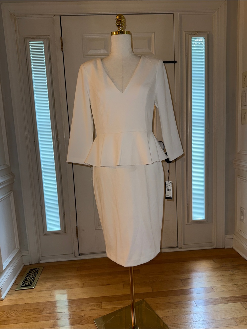 Adrianna Papell White V-Neck 3/4 Sleeve Peplum Dress